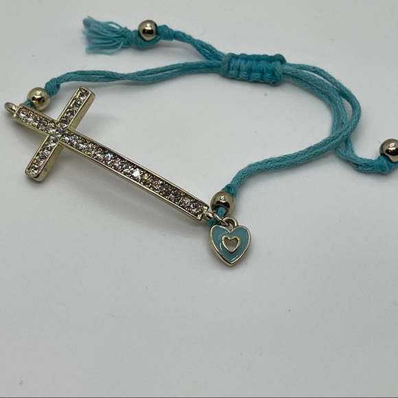 EUC 🧚🏼 Turquoise pull Bracelet w/Bling Cross - Picture 4 of 4